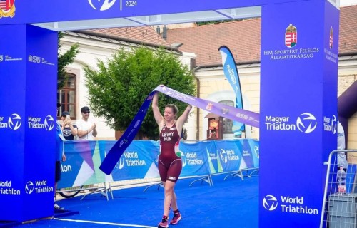 Triatlon: Lévay Petra és Mocsári Bence is világkupa-győztes Tatán