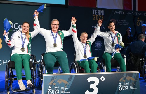 Világbajnoki bronzérmes a magyar női kerekesszékes párbajtőr és tőrcsapat Olaszországban