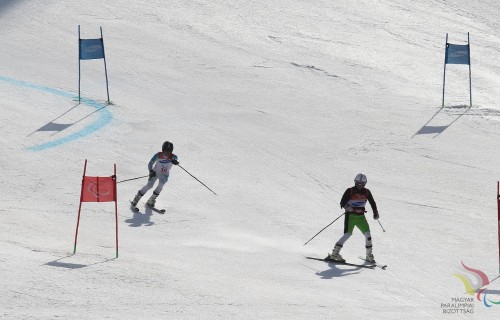 Lőrincz Krisztina, Balogh Zsolt és Bocsi Bence sikerrel vették az akadályokat, a magyarok első versenynapja a pjongcsangi téli paralimpiai játékokon.