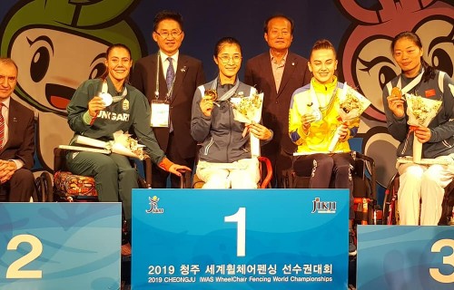 Hajmási Éva és Mező Boglárka ezüst, Krajnyák Zsuzsanna bronzérmet nyert a kerekesszékes vívó világbajnokságon! 