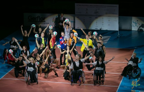 Látványos megnyitó ünnepséggel rajtolt az Ülőröplabda Európa-bajnokság a Ludovika Arénában