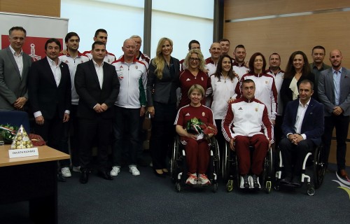 Újszerű együttműködés a Magyar Paralimpiai Bizottság és a Magyar Vívó Szövetség között - a római világbajnokságról hazaérkező vívók ünnepélyes köszöntése