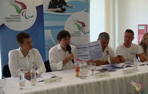 Több, mint egy csapat. A Magyar Paralimpiai Bizottság elkészítette a 2015-2018 éveket átfogó, a Bizottság tevékenységét összegző kommunikációs kiadványát. 