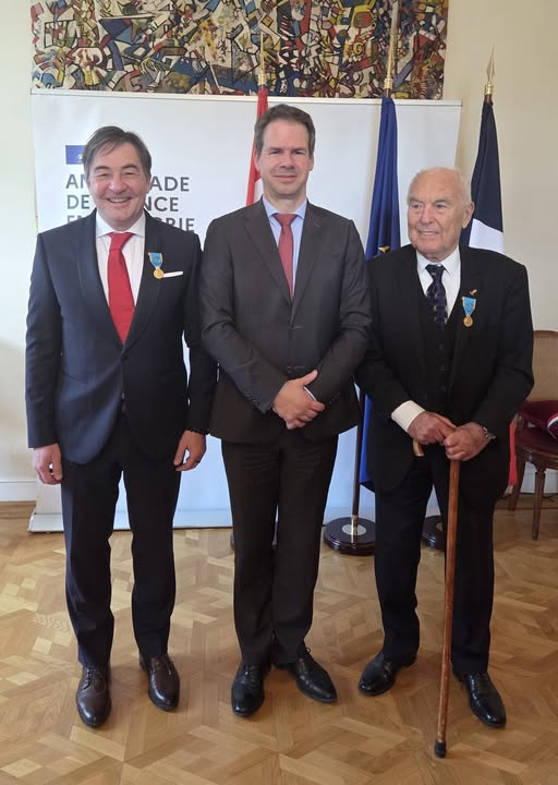 Megtisztelő francia kitüntetés