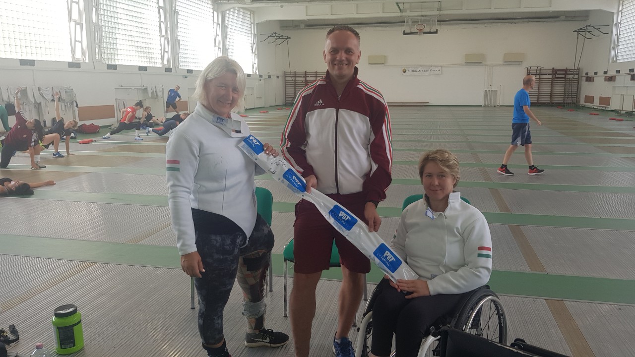 Új sporteszközök is segítették a kerekesszékes vívók felkészülését