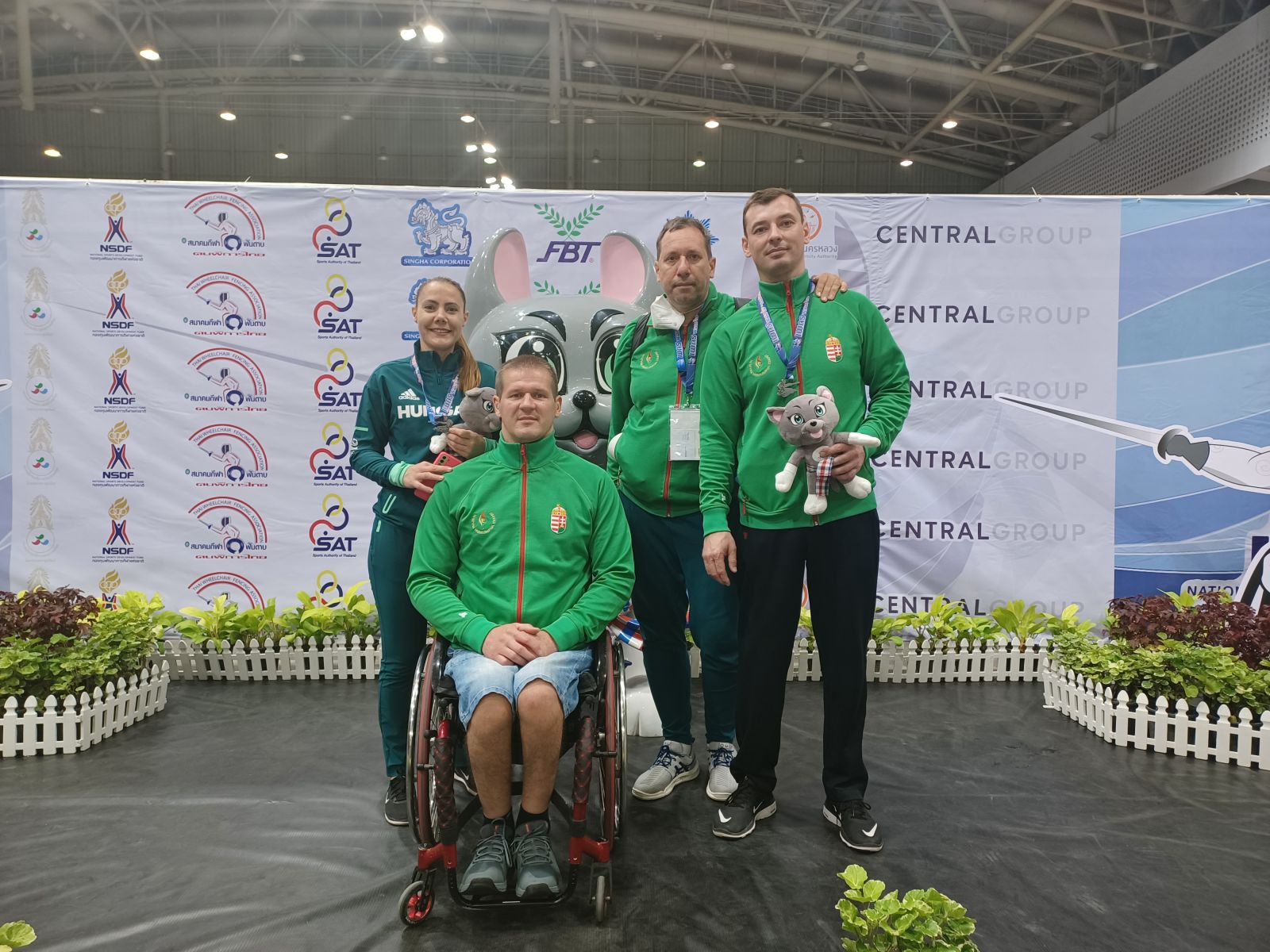 Újra nemzetközi versenyen brillíroztak a magyar kerekesszékes vívók